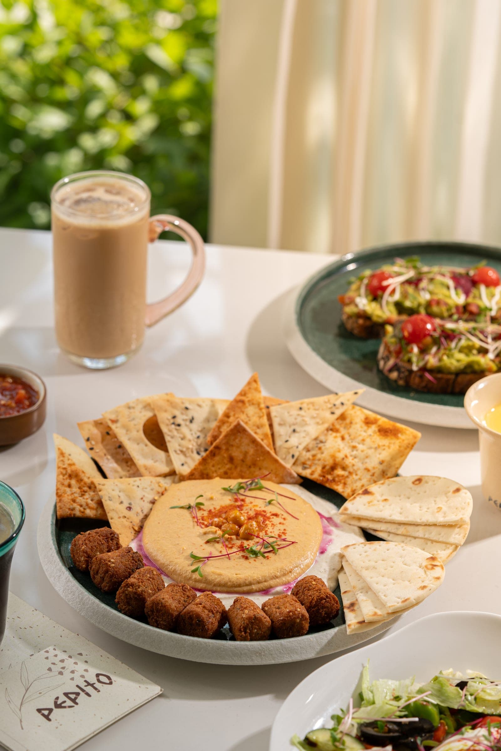 Pepito hummus board